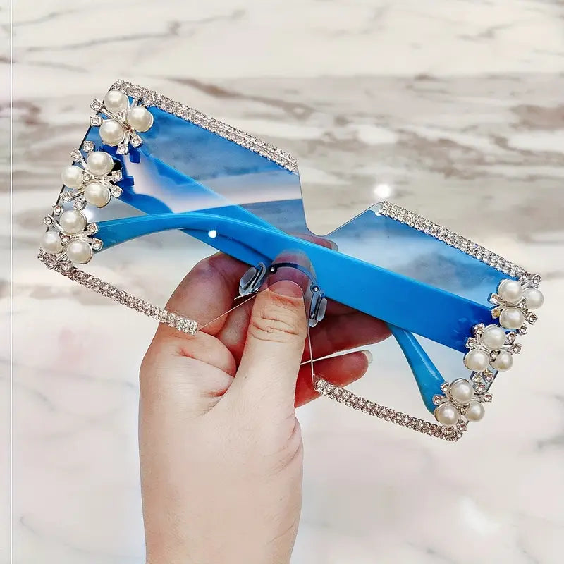 Discover the Latest Fashion Glasses with Stunning Diamond Inlay