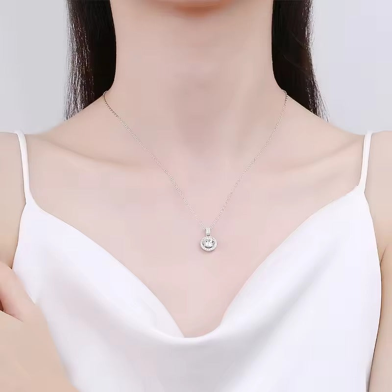 S925 Sterling Silver 1 Carat Moissanite Round Necklace European and American Fashion Full Diamond Pendant Jewelry